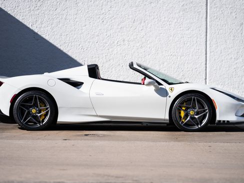 Used 2023 Ferrari F8 Tributo image 4