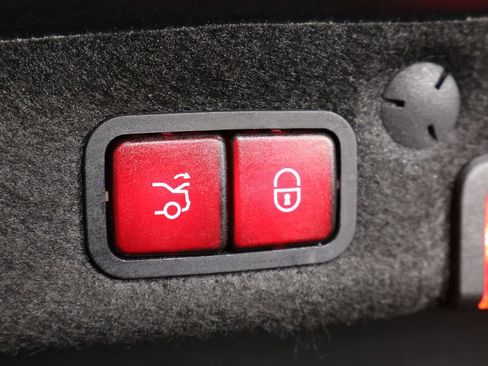 Used 2018 Mercedes-Benz C 300 4MATIC Sedan image 43