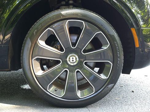 Used 2020 Bentley Bentayga Design Series image 71