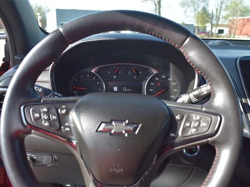 Used 2022 Chevrolet Equinox RS w/ Infotainment Package image 33