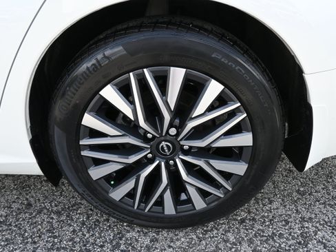 Used 2024 Nissan Altima 2.5 SV FWD image 8