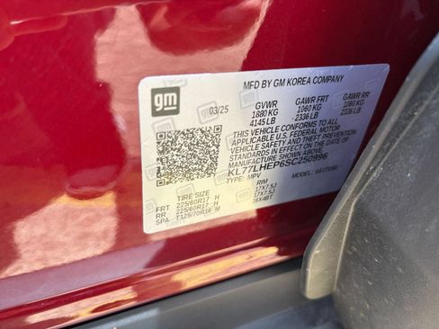 Used 2025 Chevrolet Trax LT w/ LT Convenience Package FWD image 27