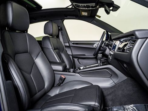 Certified 2025 Porsche Macan image 15