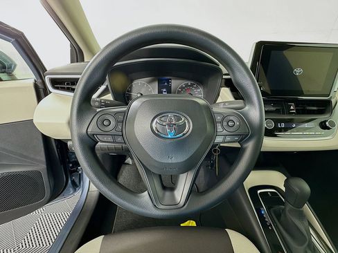 Used 2025 Toyota Corolla LE image 11