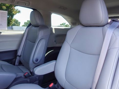 Certified 2021 Toyota Sienna XLE w/ XLE Plus Package AWD/4WD image 24