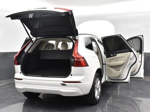 Used 2022 Volvo XC60 B5 Momentum AWD/4WD image 34