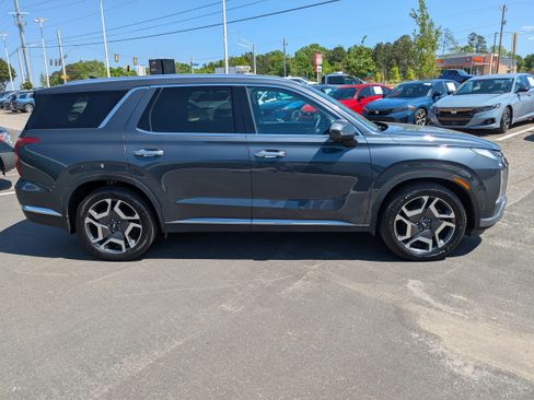 Used 2024 Hyundai Palisade Limited FWD image 7