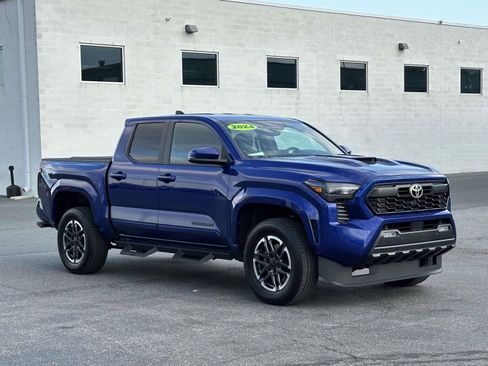 Used 2024 Toyota Tacoma TRD Sport w/ TRD Sport Upgrade Package AWD/4WD image 7
