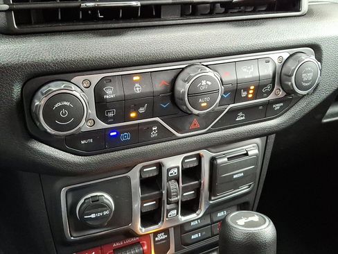 Certified 2025 Jeep Wrangler Willys image 16