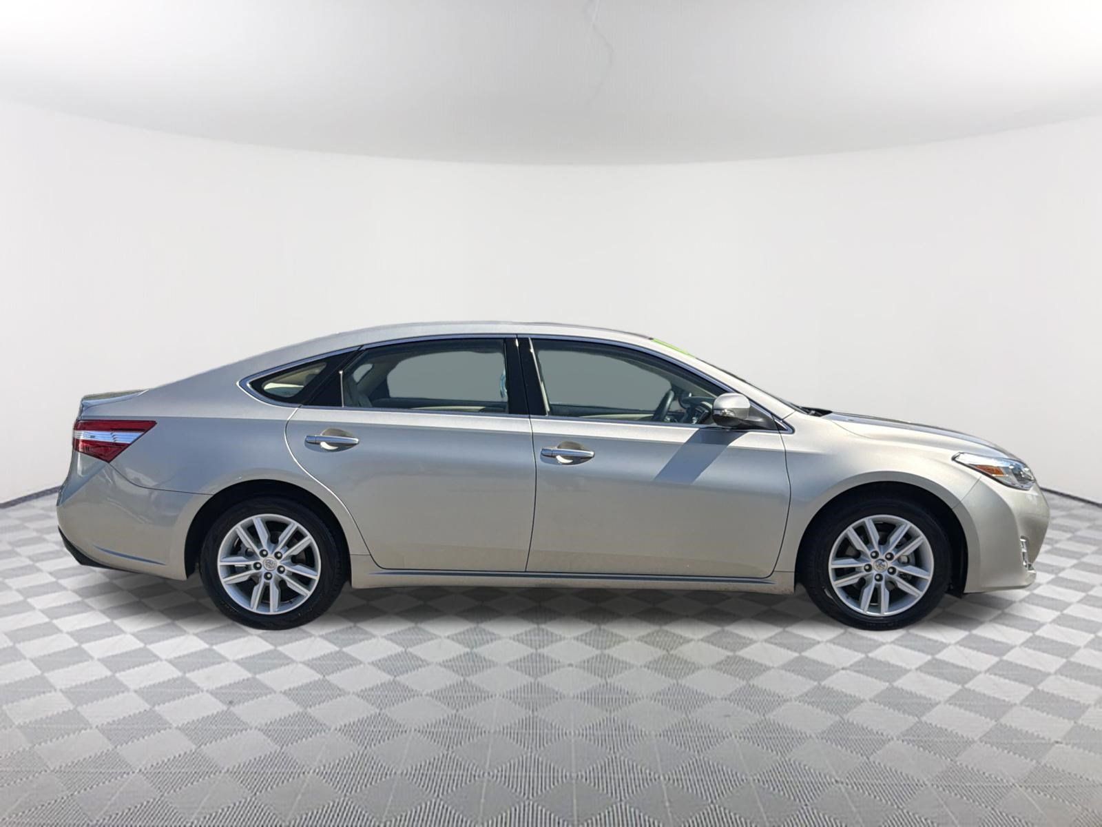 Used 2014 Toyota Avalon XLE FWD image 18