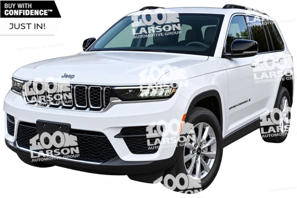 Used 2023 Jeep Grand Cherokee Laredo AWD/4WD image 1
