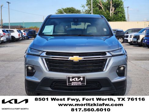 Used 2023 Chevrolet Traverse LS FWD image 2