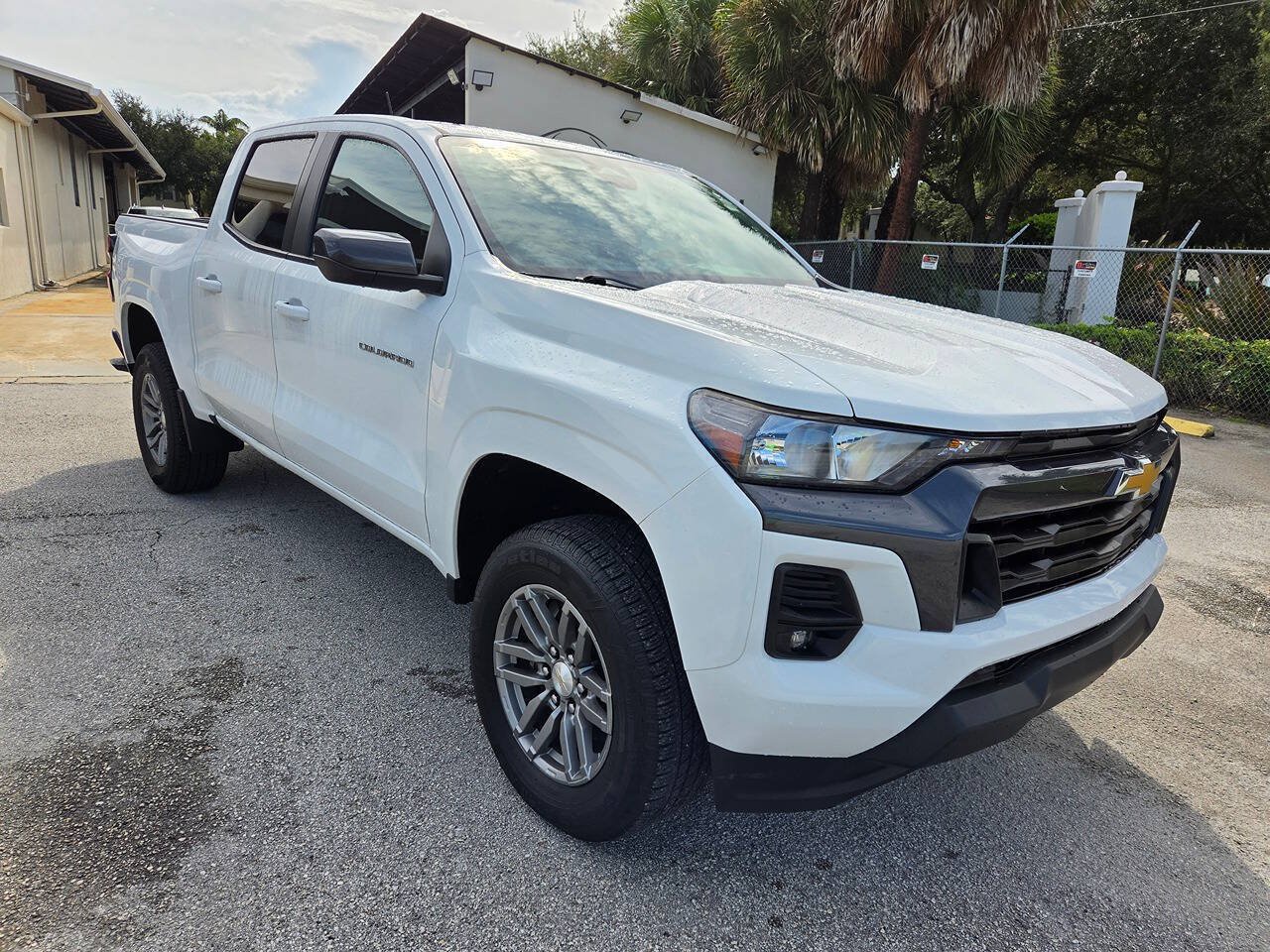 Used 2023 Chevrolet Colorado LT w/ LT Convenience Package AWD/4WD image 3