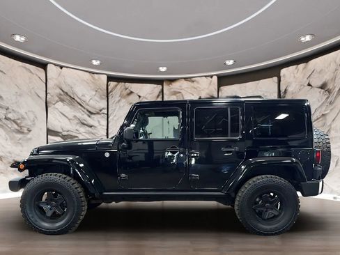 Used 2014 Jeep Wrangler Unlimited Sahara w/ Connectivity Group AWD/4WD image 7