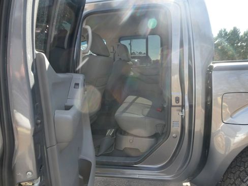 Used 2019 Nissan Frontier SV image 28