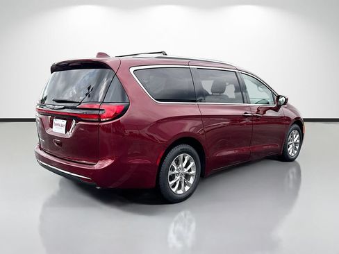 Used 2021 Chrysler Pacifica Touring-L w/ Premium & Safety Sphere Group FWD image 3