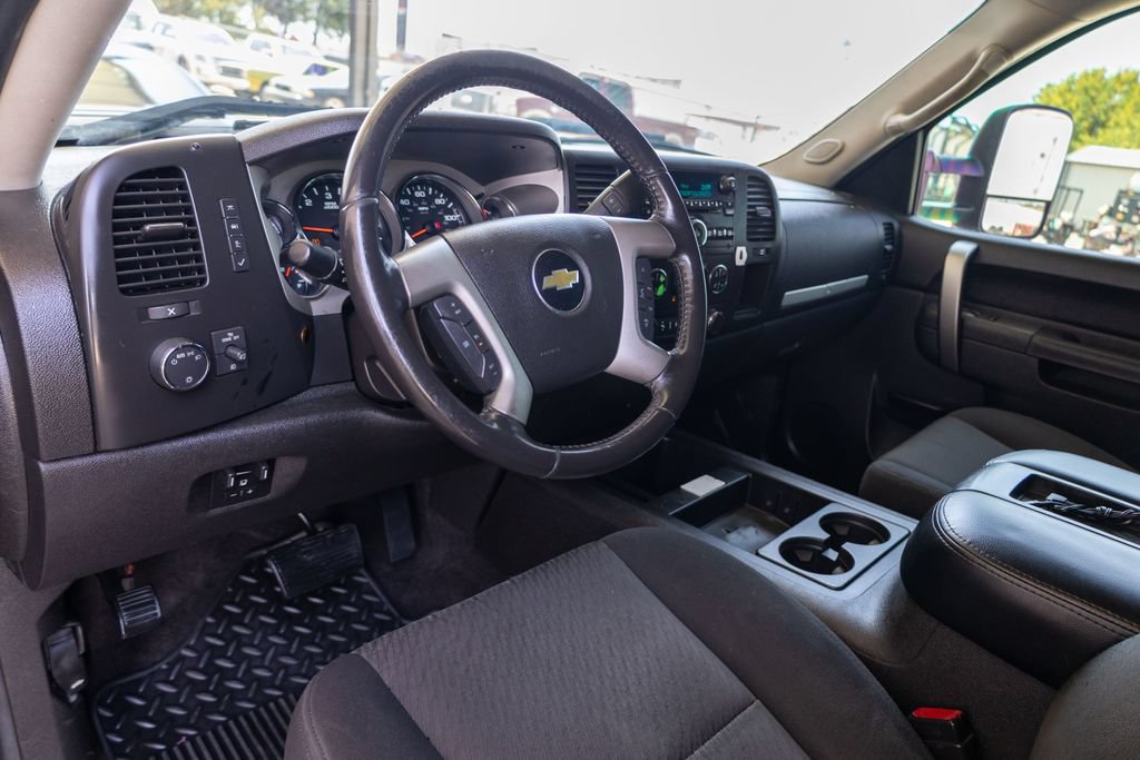 Used 2014 Chevrolet Silverado 2500 LT w/ Z71 Appearance Package AWD/4WD image 9