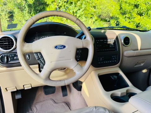 Used 2004 Ford Expedition Eddie Bauer image 4