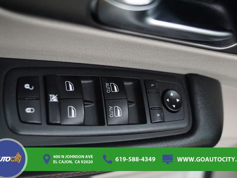 Used 2020 Chrysler Pacifica Touring-L FWD image 20