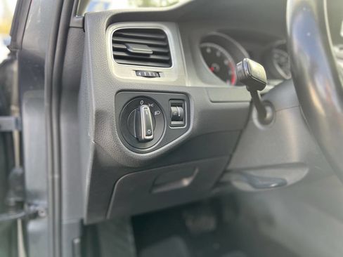 Used 2017 Volkswagen Golf S image 18