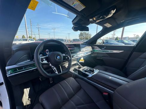 Certified 2025 BMW 760i xDrive w/ Luxury Rear Seating Package image 10