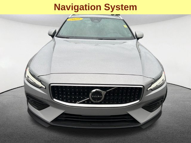 Used 2025 Volvo V60 B5 Cross Country Ultra w/ Protection Package Premier AWD/4WD image 4