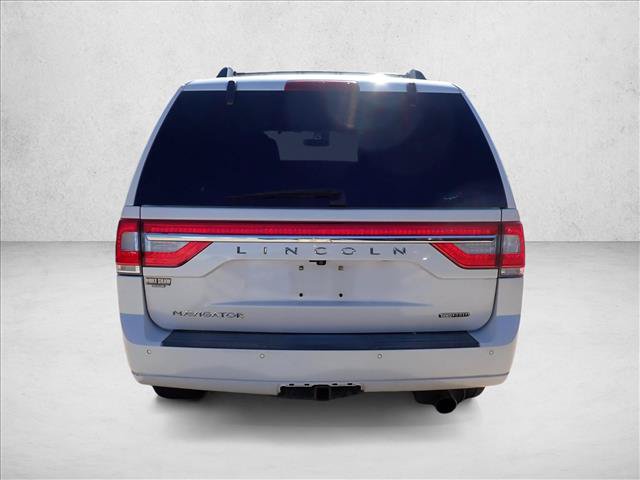 Used 2015 Lincoln Navigator 4WD image 3