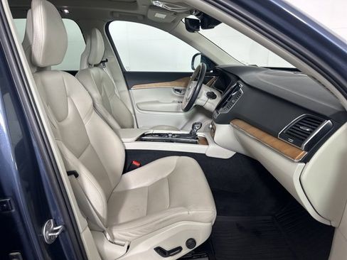 Used 2022 Volvo XC90 T6 Momentum w/ Climate Package image 13