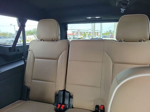 Used 2021 Chevrolet Suburban Premier w/ Premium Package image 16