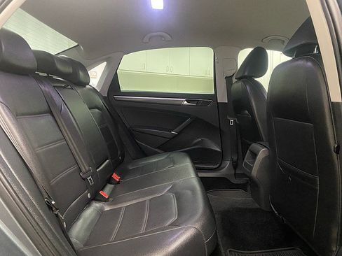 Used 2017 Volkswagen Passat 1.8T R-Line image 15