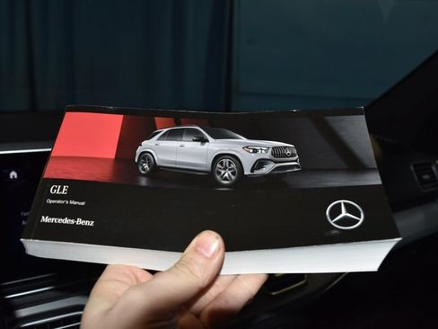 Used 2024 Mercedes-Benz GLE 450e 4MATIC image 12