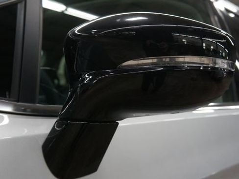 Used 2024 Chrysler Pacifica Touring-L image 76