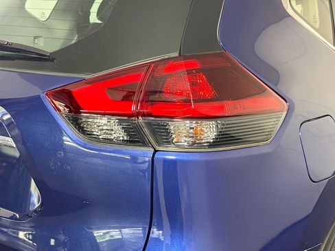 Used 2020 Nissan Rogue S FWD image 33
