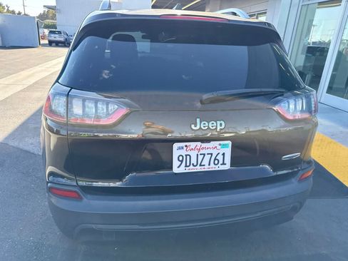 Used 2019 Jeep Cherokee Latitude w/ Popular Appearance Group FWD image 16