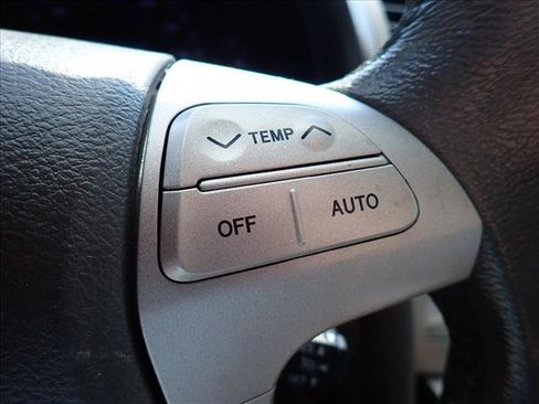 Used 2011 Toyota Camry XLE FWD image 23