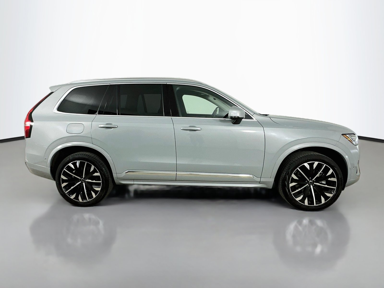 Certified 2026 Volvo XC90 B6 Ultra w/ Protection Package AWD/4WD image 4
