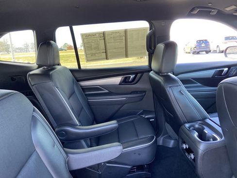 Used 2025 Buick Enclave Preferred w/ Power Package image 20