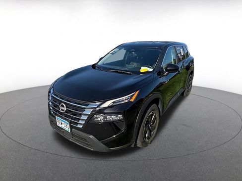 Used 2025 Nissan Rogue SV AWD/4WD image 3