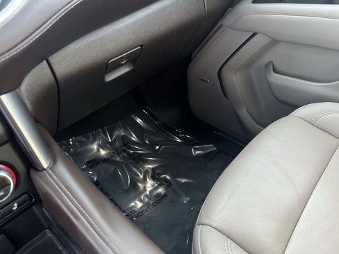 Used 2024 Chevrolet Suburban LT image 16