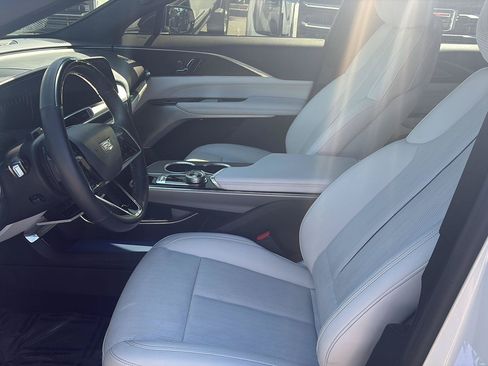 Used 2024 Cadillac Lyriq Luxury RWD image 11