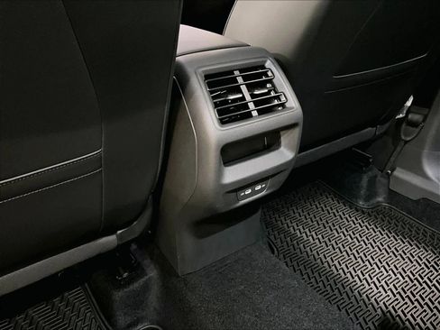 New 2026 Volkswagen Tiguan SE image 16