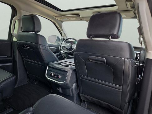 Used 2025 Ford Expedition Platinum AWD/4WD image 11