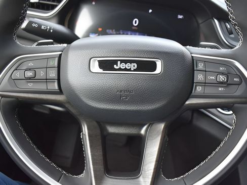 Used 2024 Jeep Grand Cherokee Limited AWD/4WD image 15
