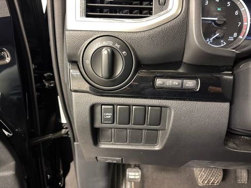 Used 2021 Nissan Titan SV w/ Accessory Utility Package image 31