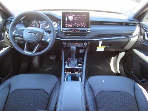 New 2026 Jeep Compass Latitude image 11