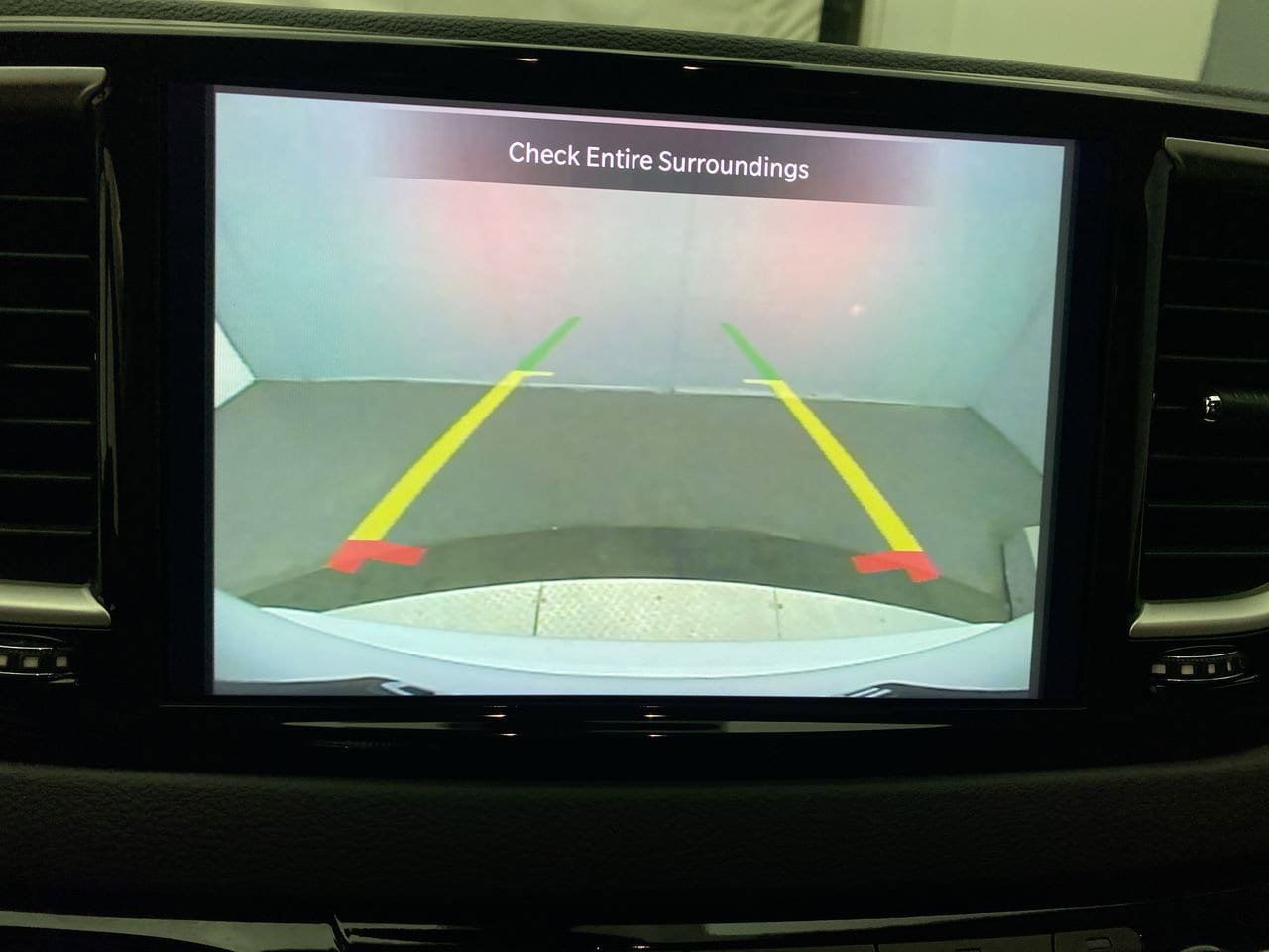 Used 2023 Chrysler Pacifica Touring-L FWD image 18