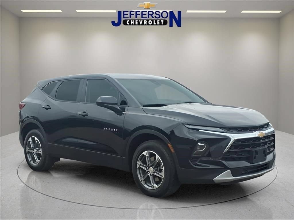 Certified 2025 Chevrolet Blazer LT AWD/4WD image 1