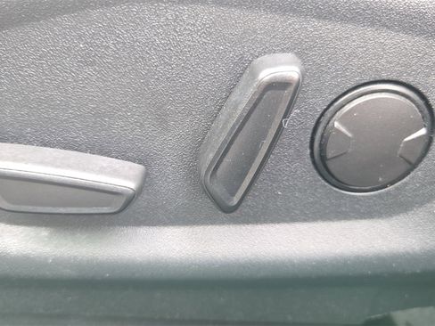 Used 2019 Ford Explorer Limited w/ Class III Trailer Tow Package image 32