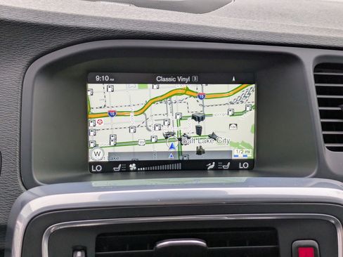 Used 2017 Volvo V60 T6 R-Design Platinum image 22