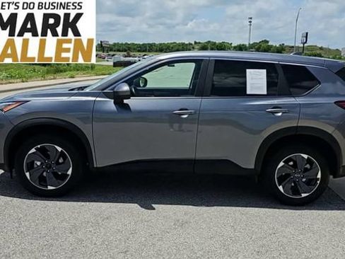 Used 2025 Nissan Rogue SV FWD image 5